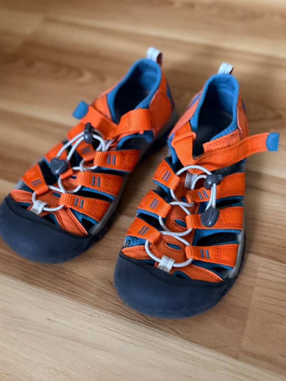 KEEN Boys' Orange & Blue Sandals – Size 4 🧡💙